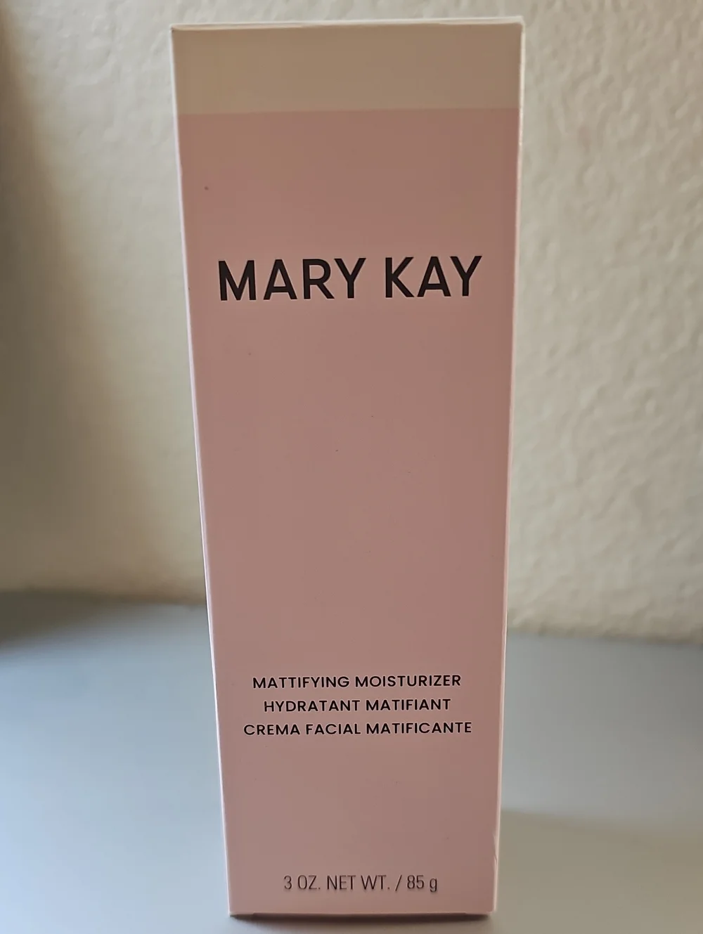 Mary Kay Mattifying Moisturizer in Pale Pink Box